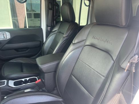 Used 2023 Jeep Wrangler Unlimited Sahara AWD/4WD image 6