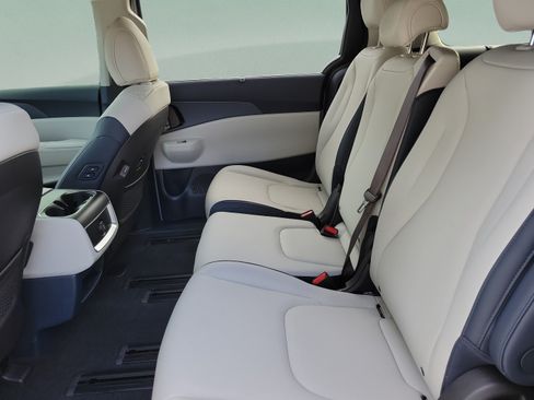 New 2026 Kia Carnival EX FWD image 6