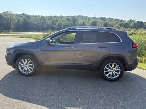 Used 2016 Jeep Cherokee Limited AWD/4WD image 2