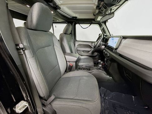 Used 2024 Jeep Gladiator Sport image 14