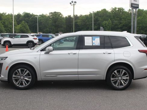Used 2020 Cadillac XT6 Premium Luxury AWD/4WD image 4