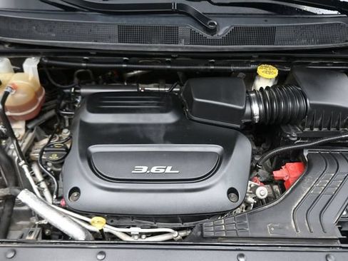 Used 2017 Chrysler Pacifica Touring-L FWD image 20
