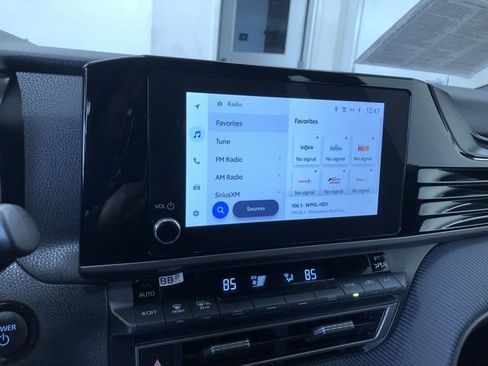 Used 2025 Toyota Camry SE image 27