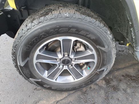 Used 2023 Jeep Wrangler Sahara w/ Cold Weather Group image 21