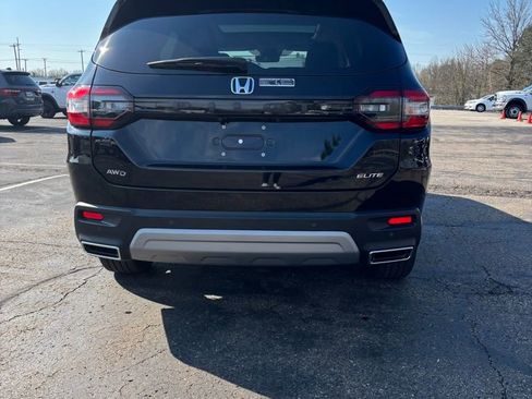 Used 2025 Honda Pilot Elite image 10