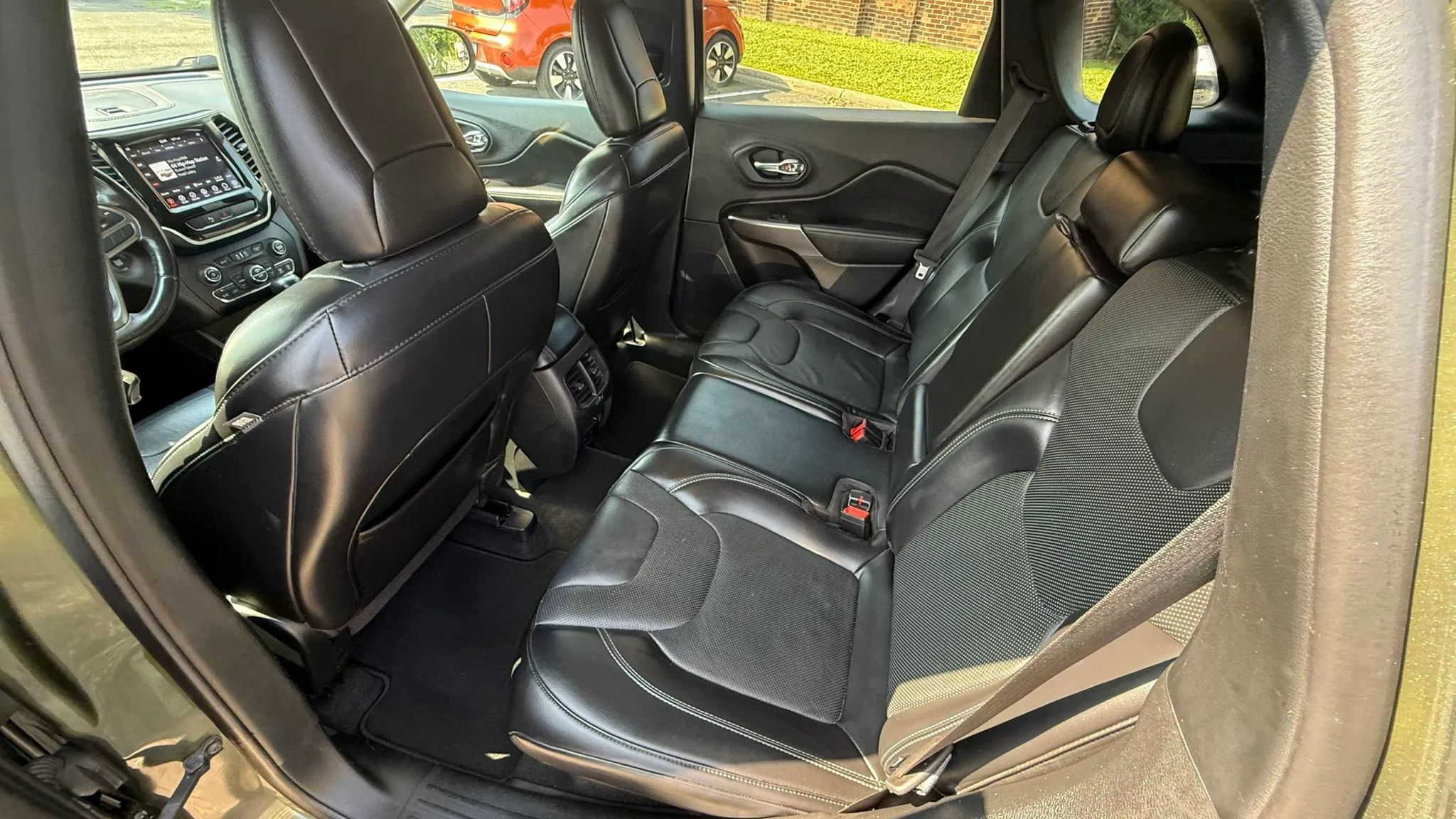 Used 2020 Jeep Cherokee Limited AWD/4WD image 31