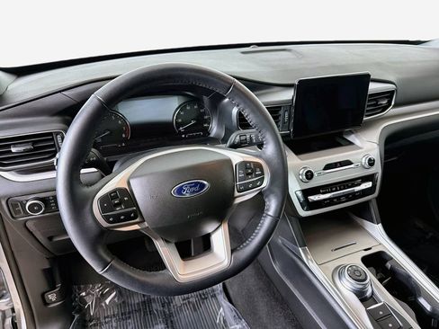 Used 2023 Ford Explorer XLT w/ Equipment Group 202A AWD/4WD image 19