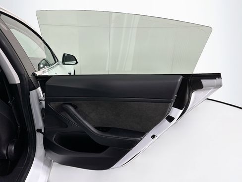 Used 2020 Tesla Model 3 Standard Range Plus image 28