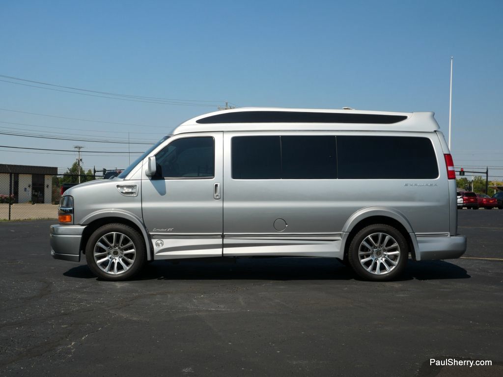 Used 2021 Chevrolet Express 2500 LS w/ Enhanced Convenience Package RWD image 13