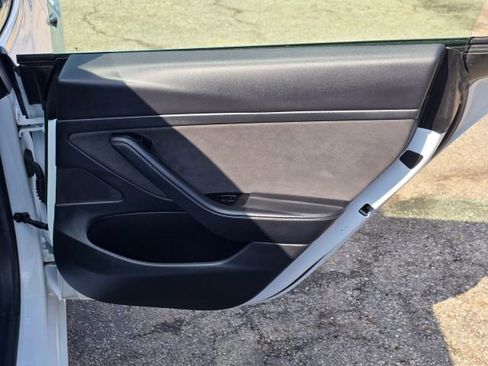 Used 2020 Tesla Model 3 Standard Range Plus image 14