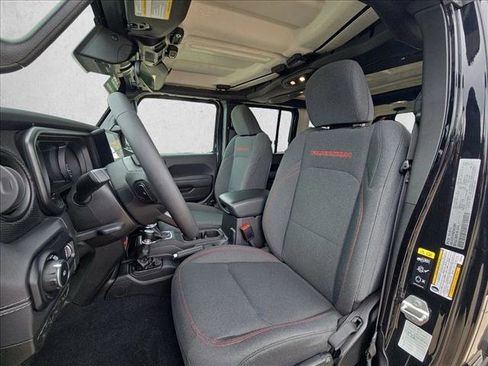 Used 2025 Jeep Wrangler Unlimited Rubicon AWD/4WD image 14