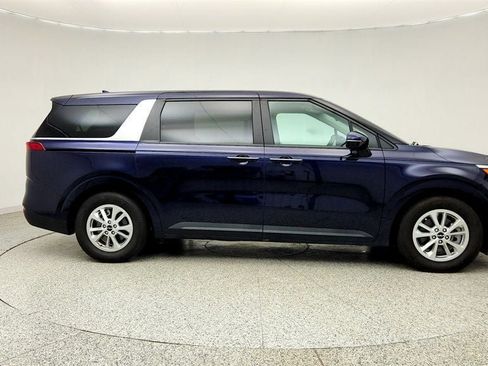 Used 2024 Kia Carnival LX FWD image 4