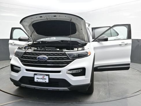 Used 2022 Ford Explorer XLT w/ Equipment Group 202A AWD/4WD image 34