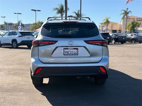 Used 2024 Toyota Highlander XLE image 7