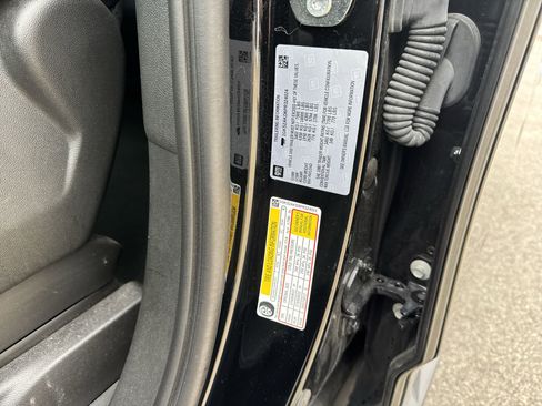 Used 2023 GMC Yukon SLE w/ Gmc Pro Safety Plus Package image 31