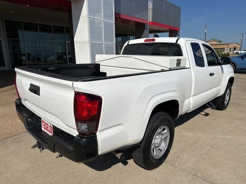 Used 2020 Toyota Tacoma SR image 7