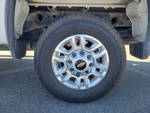 Used 2024 Chevrolet Silverado 2500 LT image 25