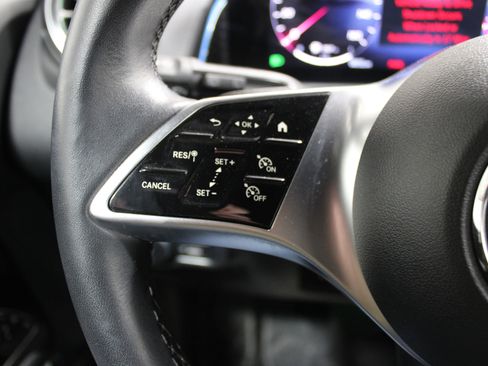 Used 2024 Mercedes-Benz GLB 250 image 9