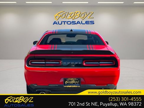 Used 2015 Dodge Challenger R/T image 4