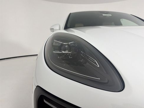 New 2026 Porsche Macan AWD/4WD image 31