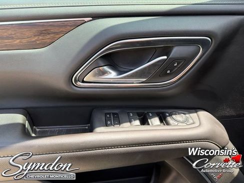 Used 2023 Chevrolet Suburban Premier AWD/4WD image 16