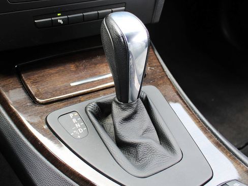 Used 2013 BMW 335i Convertible RWD image 29