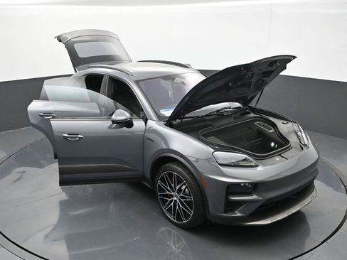 New 2025 Porsche Macan Turbo Electric image 37