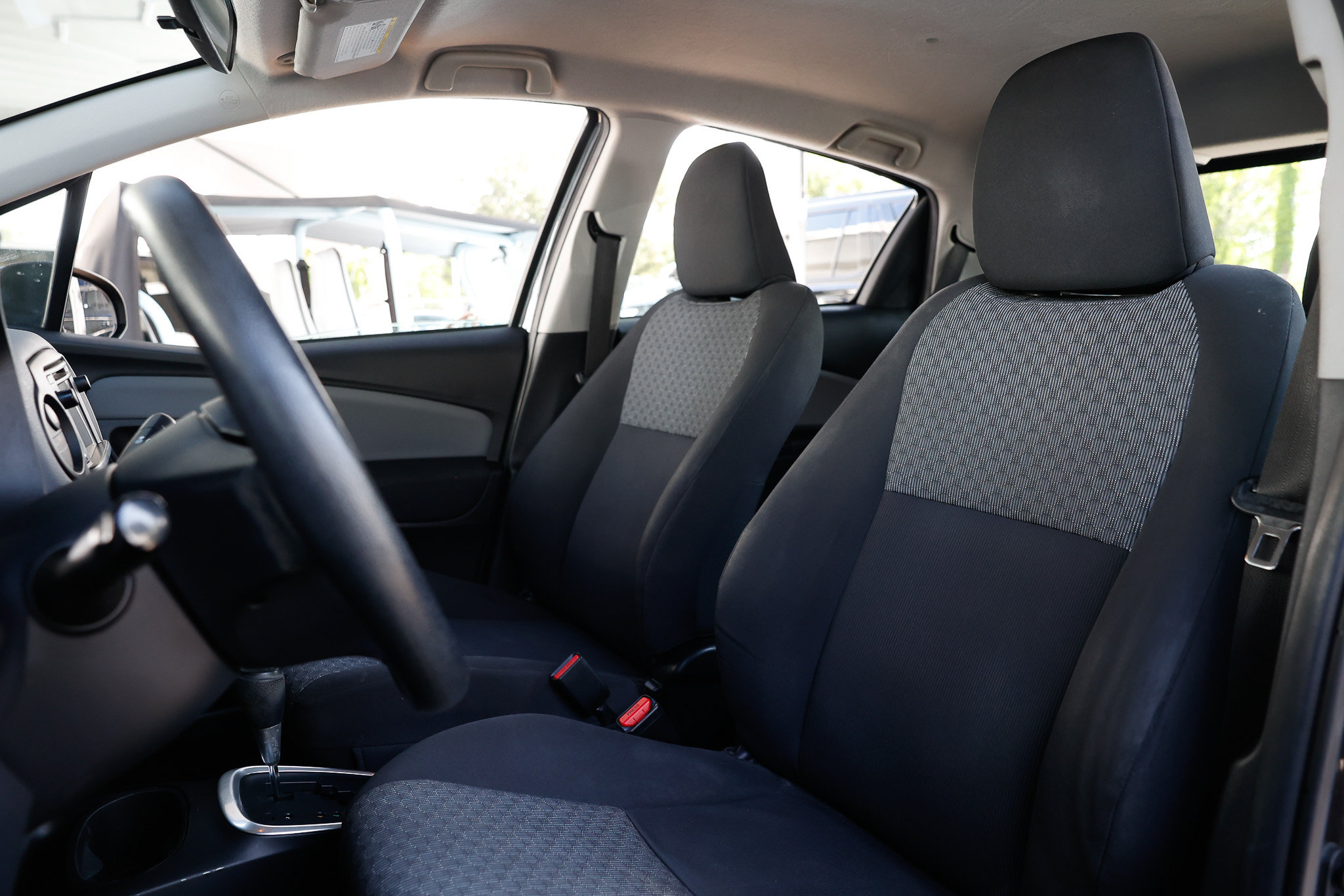 Used 2015 Toyota Yaris L FWD image 6