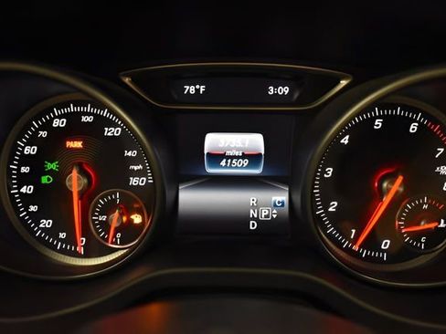 Used 2020 Mercedes-Benz GLA 250 4MATIC image 25