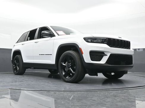 Used 2023 Jeep Grand Cherokee Altitude image 26