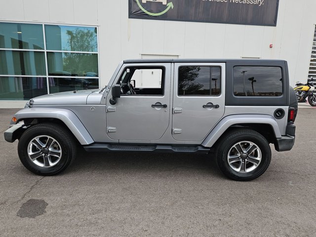 Used 2018 Jeep Wrangler Unlimited Sahara w/ Connectivity Group AWD/4WD image 9