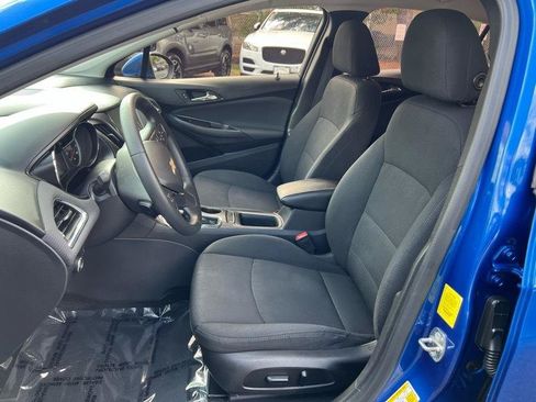Used 2018 Chevrolet Cruze LT w/ Convenience Package FWD image 8