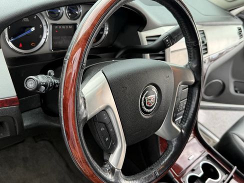 Used 2010 Cadillac Escalade Luxury image 7