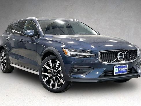 New 2026 Volvo V60 B5 Cross Country Ultra w/ Protection Package Premier AWD/4WD image 2