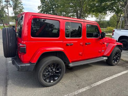 Used 2021 Jeep Wrangler Unlimited Sahara w/ Cold Weather Group AWD/4WD image 5