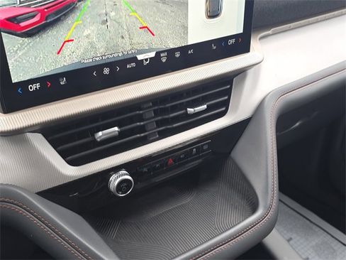 Used 2025 Ford Explorer Active w/ Active Comfort Package image 27