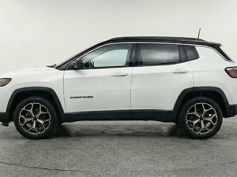 Used 2025 Jeep Compass Limited image 5