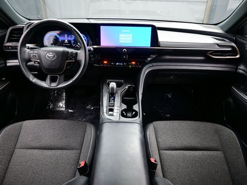 Used 2023 Toyota Crown AWD/4WD image 17