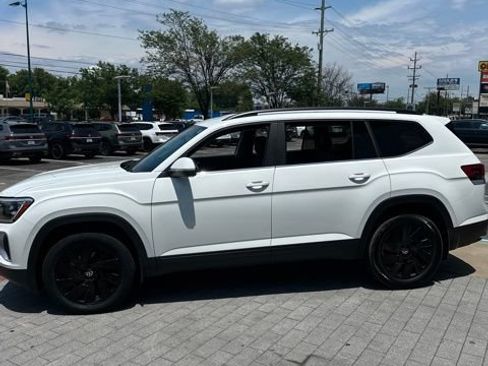 Used 2024 Volkswagen Atlas SE AWD/4WD image 14