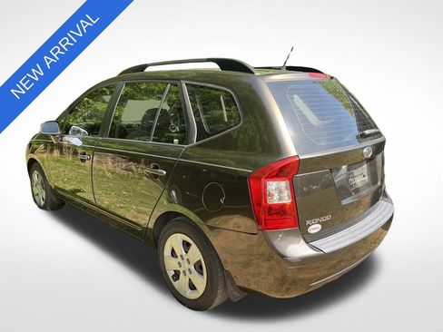 Used 2009 Kia Rondo LX FWD image 4