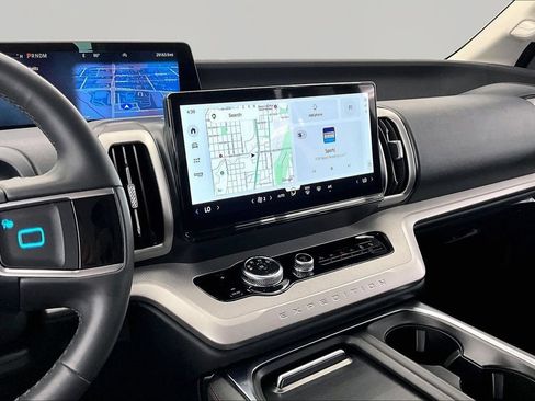 Certified 2025 Ford Expedition Active AWD/4WD image 6