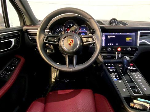 Used 2026 Porsche Macan image 13