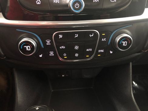 Used 2019 Chevrolet Traverse LT w/ LT Premium Package AWD/4WD image 19