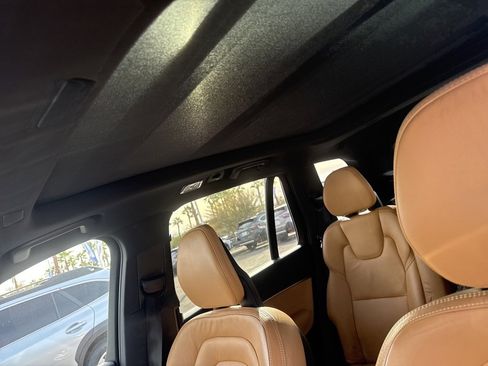 Used 2017 Volvo XC90 T6 Momentum w/ Vision Package image 6