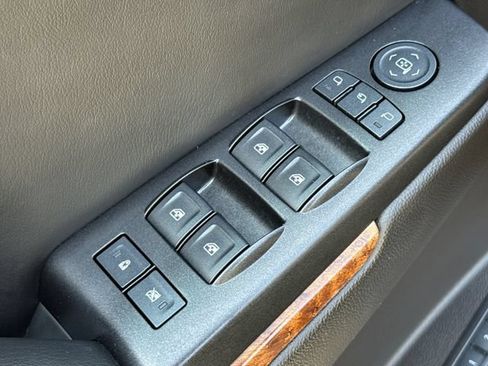Used 2016 Chevrolet Suburban LTZ AWD/4WD image 22