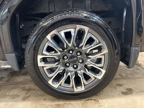 Used 2024 GMC Sierra 1500 Denali Ultimate AWD/4WD image 12