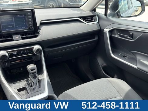 Used 2020 Toyota RAV4 LE FWD image 27