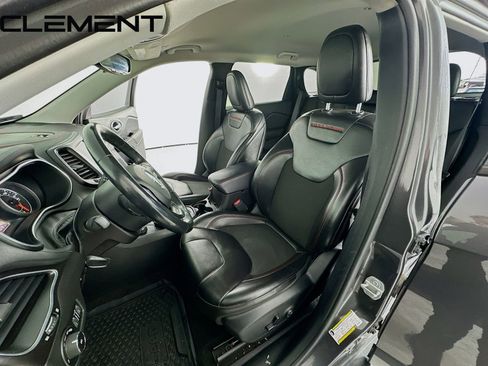 Used 2019 Jeep Cherokee Trailhawk w/ Cold Weather Group image 29