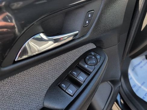 Used 2025 Chevrolet TrailBlazer LT w/ LT Cold Weather Package FWD image 19