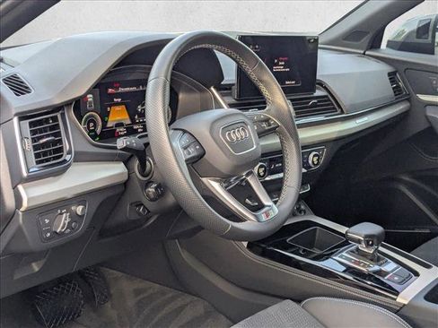 Used 2023 Audi Q5 e Prestige AWD/4WD image 2